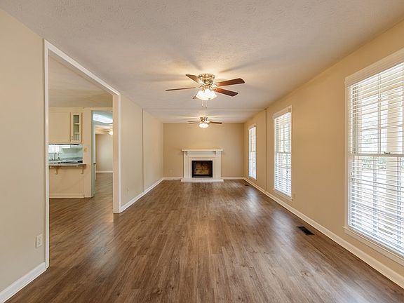 2nd image of 2206 Park Ln
