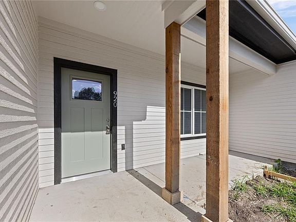 4th image of 920 5th St