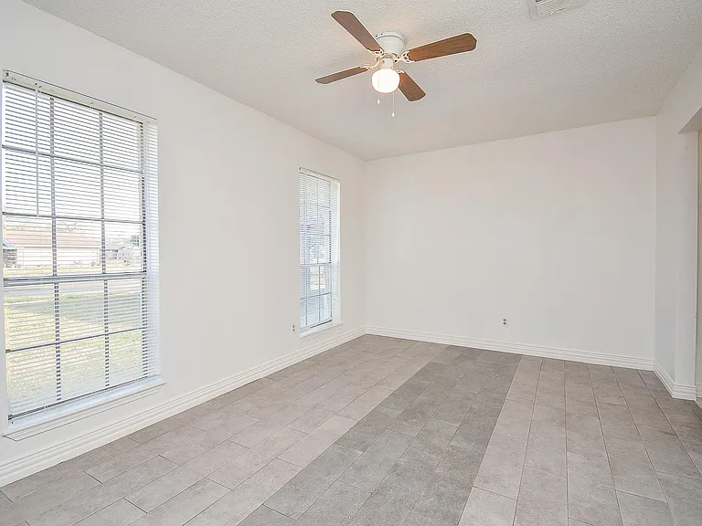 4906 E Orem Dr — Photo 3