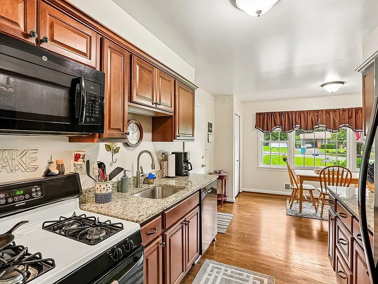 18033 Mill Creek Dr — Photo 20