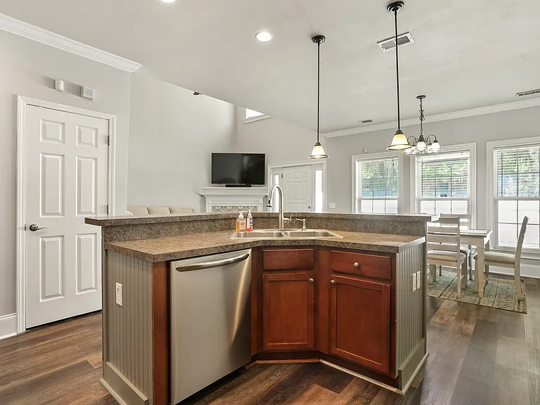 704 Kendal Ct — Photo 15