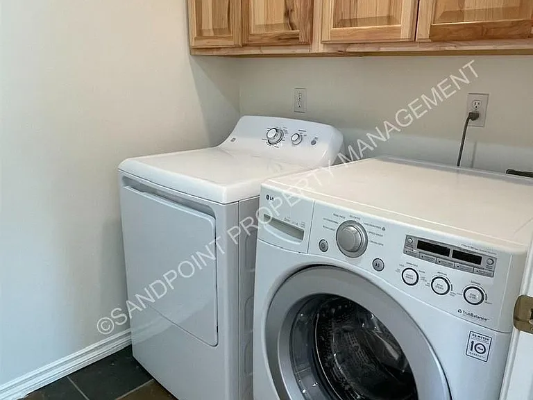 423 Louis Ln — Photo 31