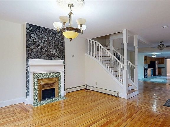 3rd image of 8 Crown St