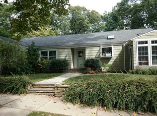 39 Cricket Ln, West Roxbury, MA 02132