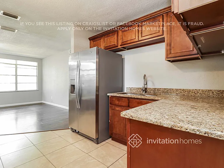 939 Lakewood Ave — Photo 7