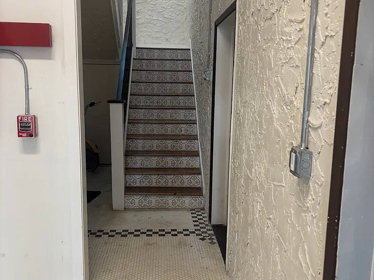 101 W Court St #A — Photo 4