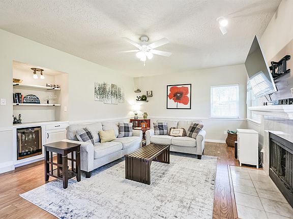 5th image of 802 Knotty Elmwood Trl