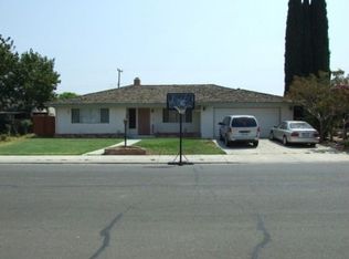 1578 Hawthorne Dr, Los Banos, CA 93635
