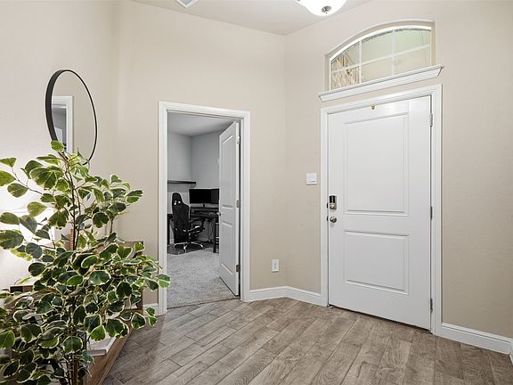 5th image of 2220 Dyre Dr