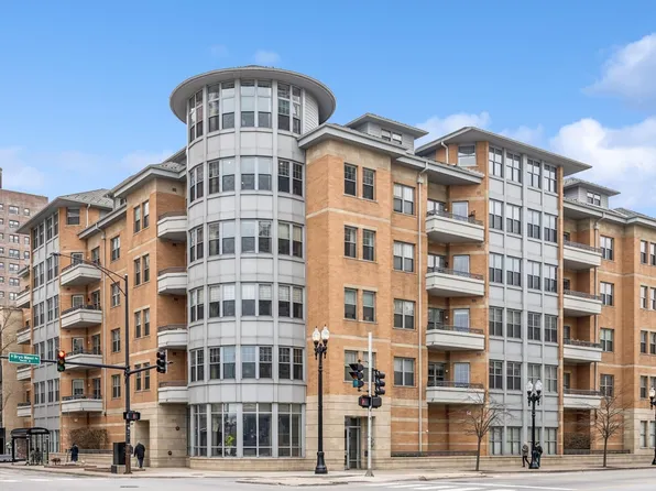 5556 N Sheridan Rd APT 305, Chicago, IL 60640