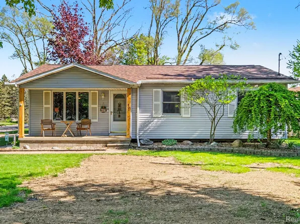 401 Lakeview St, Holly, MI 48442