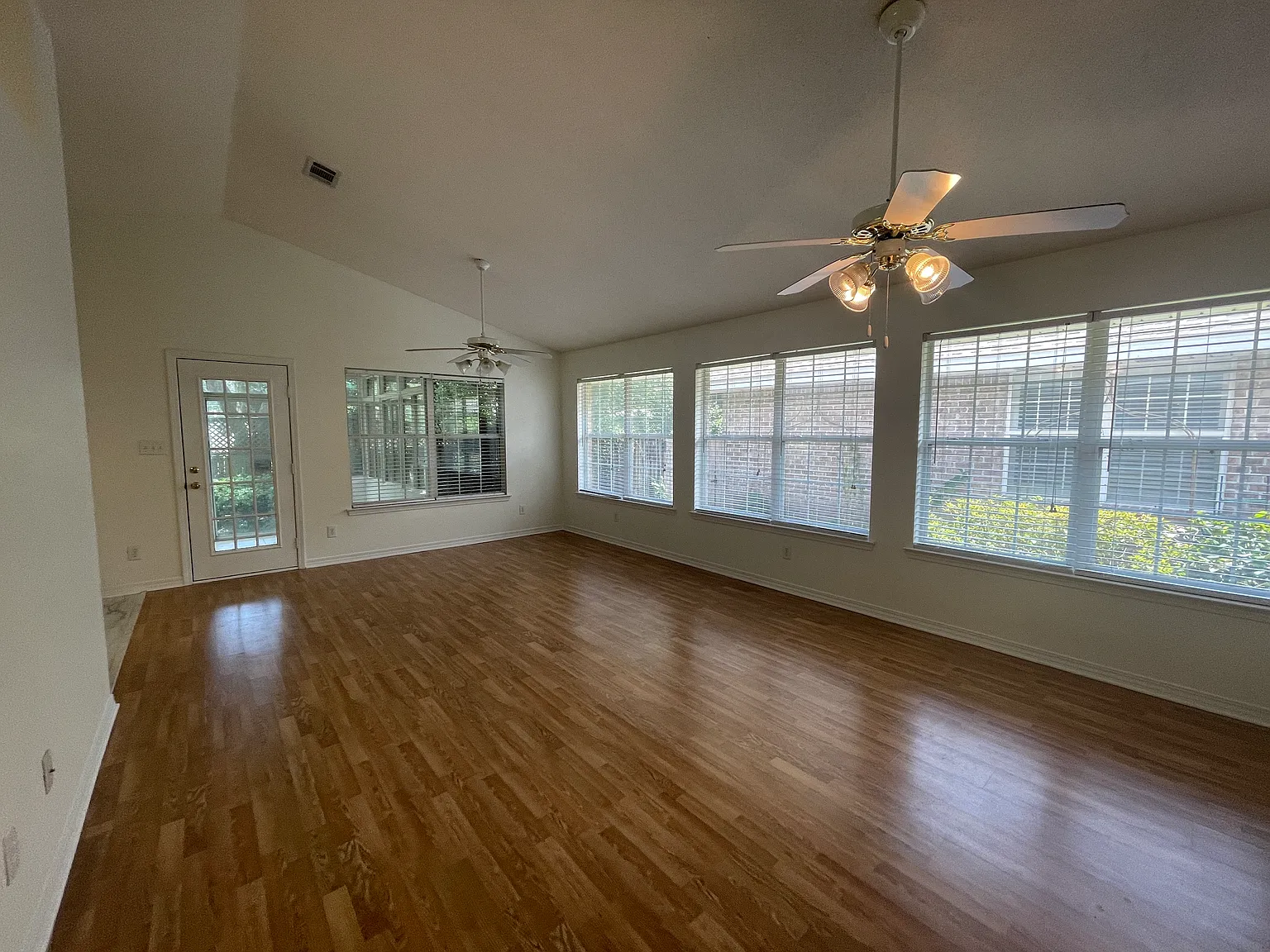 Available Mid November Move-In! 3 Bed/2 Bath In Fairhope — Photo 2