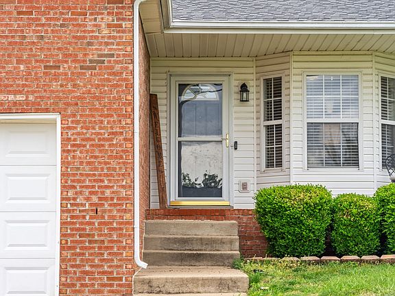 5th image of 1305 Ambleside Dr