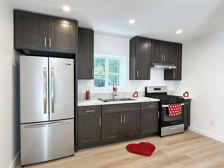 2247 Earl Ave — Photo 3