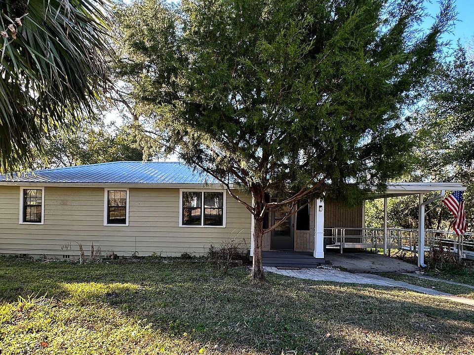 1st image of 806 SW Helen Ter