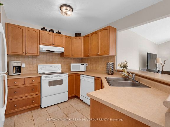5th image of 43 Nicklaus Dr