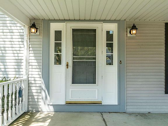 3rd image of 6997 Carrick Ct