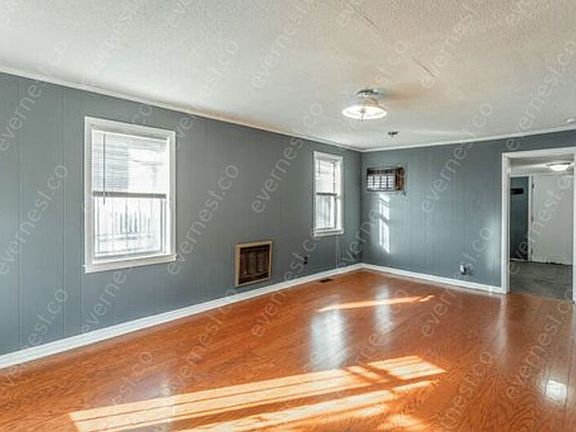 4th image of 1919 Blackford St