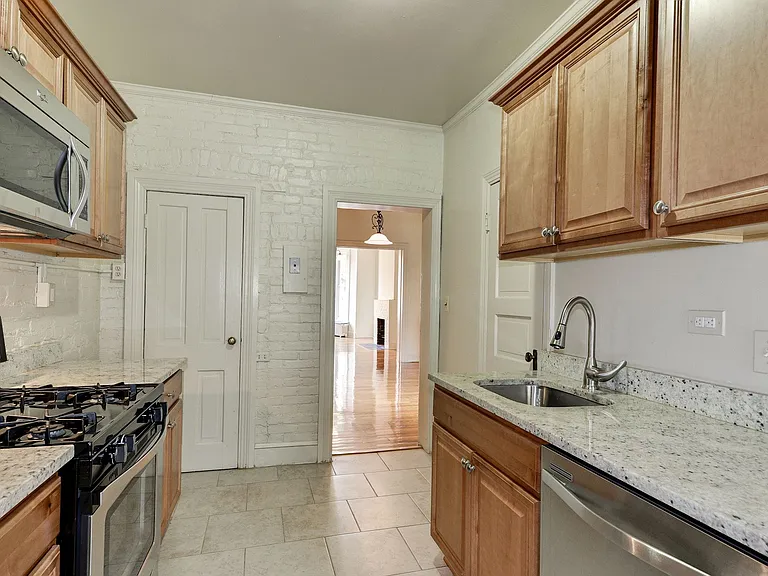 312 10th St SE — Photo 8