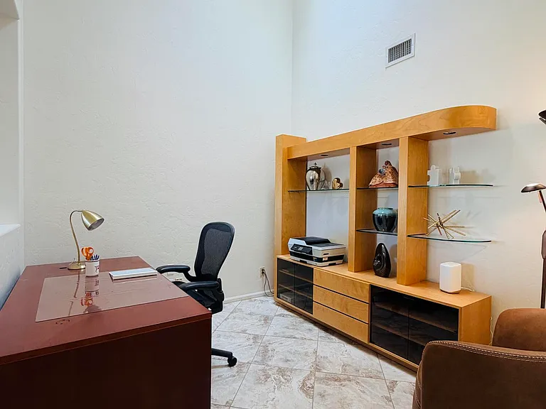 1465 W Bridalveil Pl — Photo 15