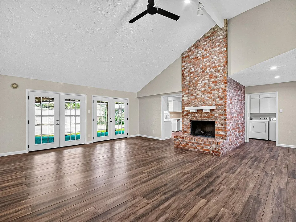 711 Leicester Ln