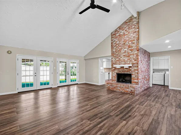711 Leicester Ln, Houston, TX 77034