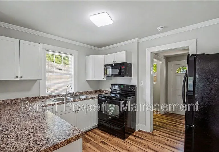 628 W 48th St — Photo 6