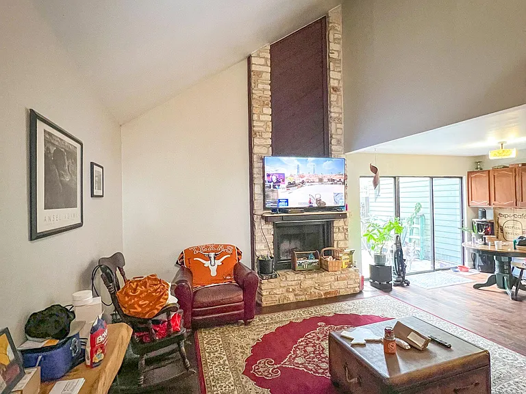 Living room with tall roof, giving it a very spacious feel