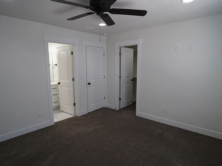 1575 S 150 W — Photo 22