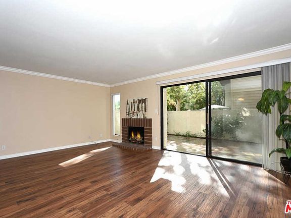5th image of 5760 Owensmouth Ave Unit 22