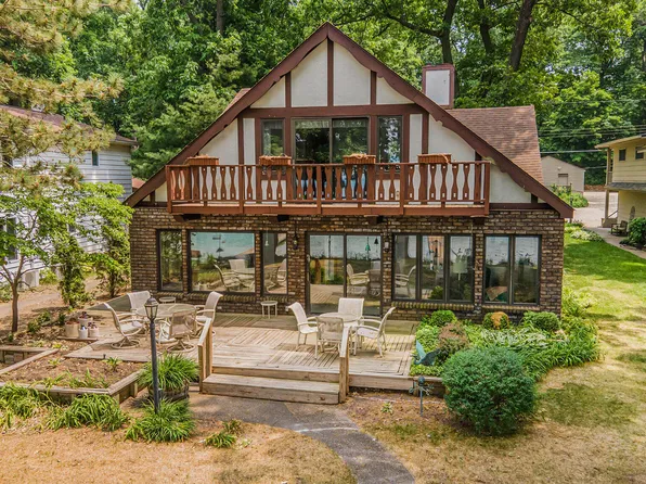1078 N Willow Beach Rd, Augusta, MI 49012