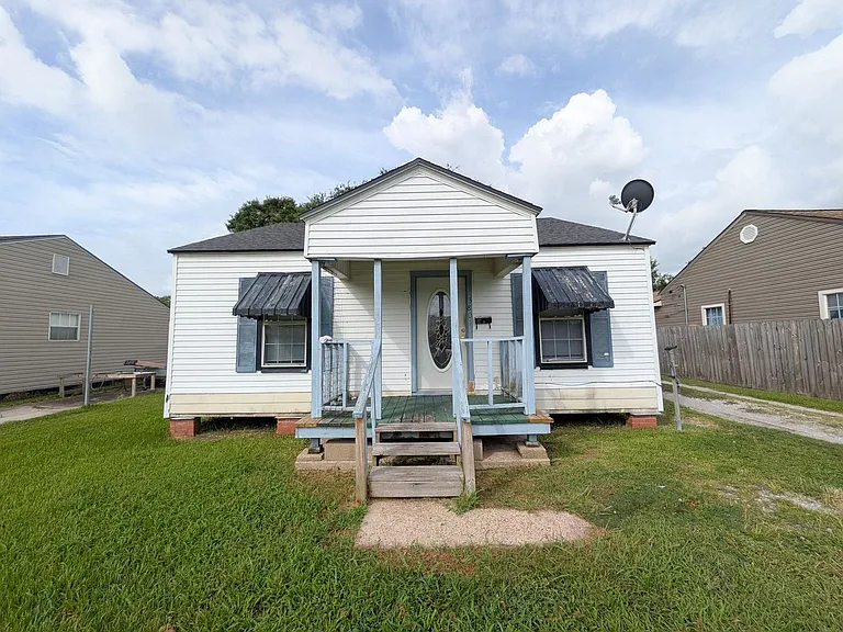 3801 Stuart Ave — Photo 1