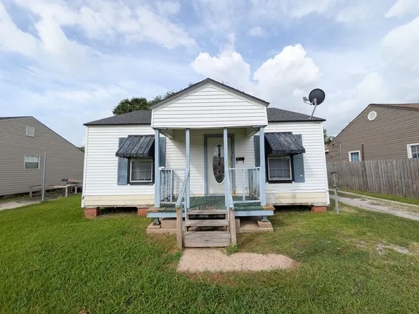 3801 Stuart Ave, Groves, TX 77619