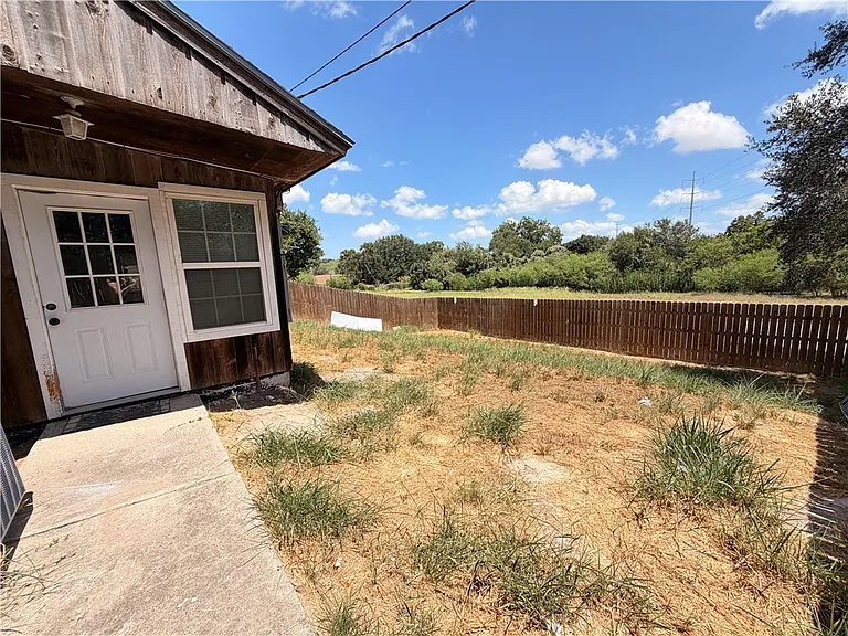 11150 Up River Rd — Photo 39