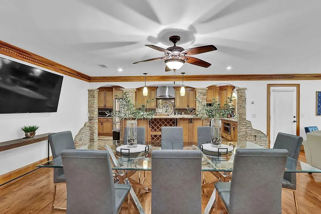 6 bed, 4.0 bath, 1898 sqft, $10,000 — Photo 2