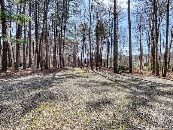 3rd image of 243 Allison Rd