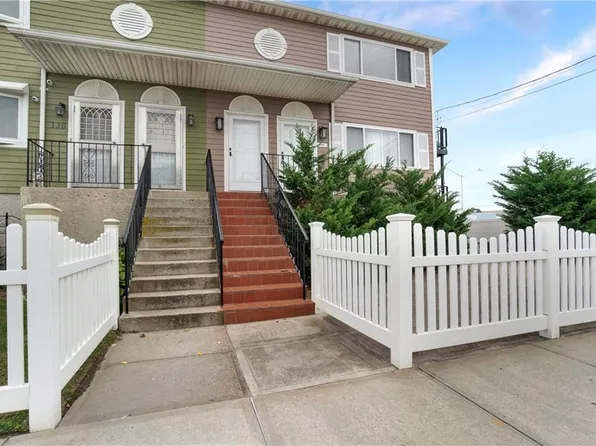 126 Beach 98th St, Far Rockaway, NY 11694