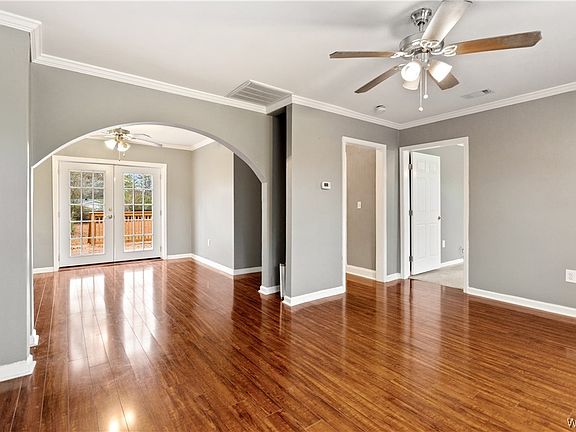 4th image of 2403 18th Ave E