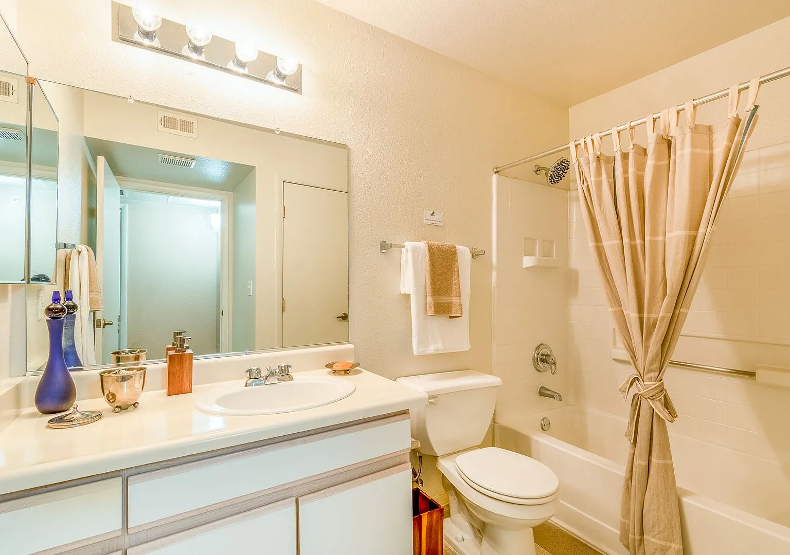 Enclave Apartments — Photo 3