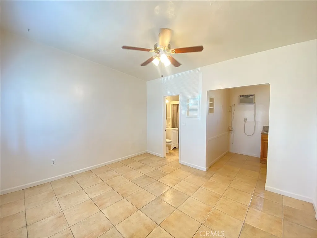 Studio, 500 sqft, $1,050 — Photo 2