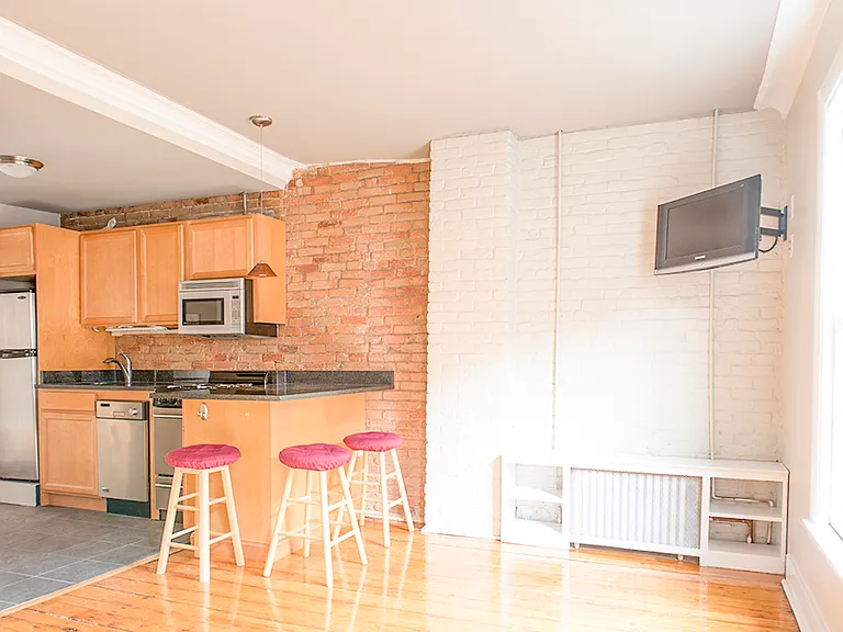 33 Gray St #2 — Photo 3