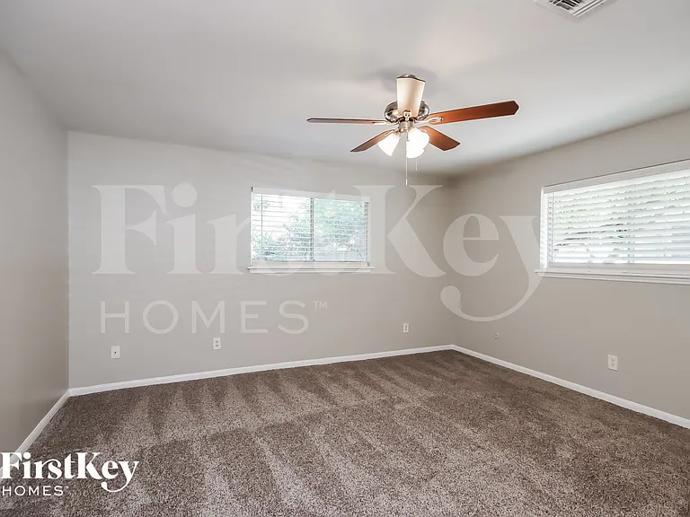 1702 Corral Dr — Photo 8