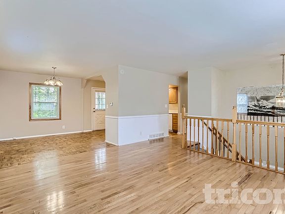 2nd image of 16 Dolphin Ct