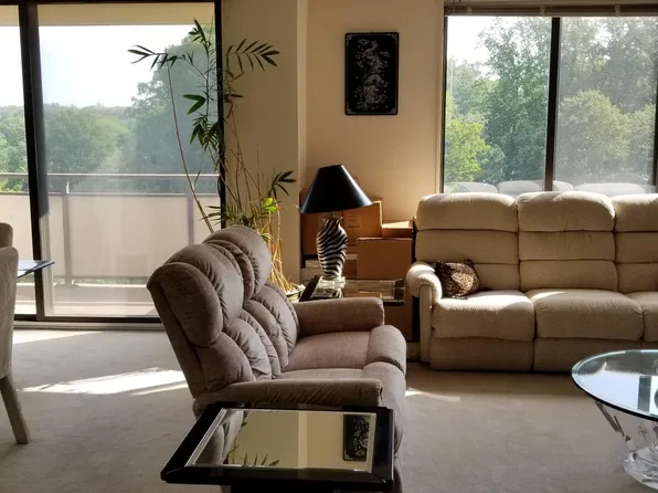 5225 Pooks Hill Rd APT 918, Bethesda, MD 20814