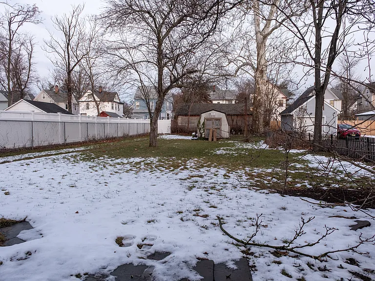 Carlton Ave — Photo 22