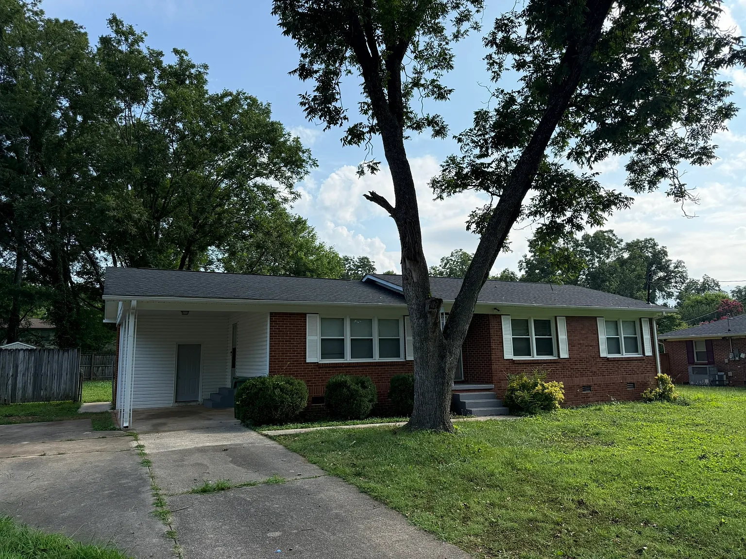 3 bed, 1295 sqft, $1,300 — Photo 2