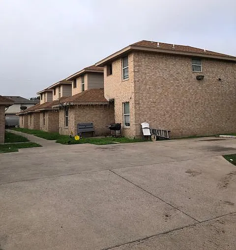 3 bed, 2.5 bath, 1750 sqft, $1,100 — Photo 2