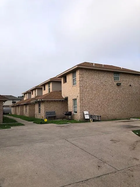 Building Photo - 901 W Caffery Ave #6