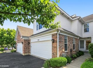 676 Citadel Dr, Westmont, IL 60559
