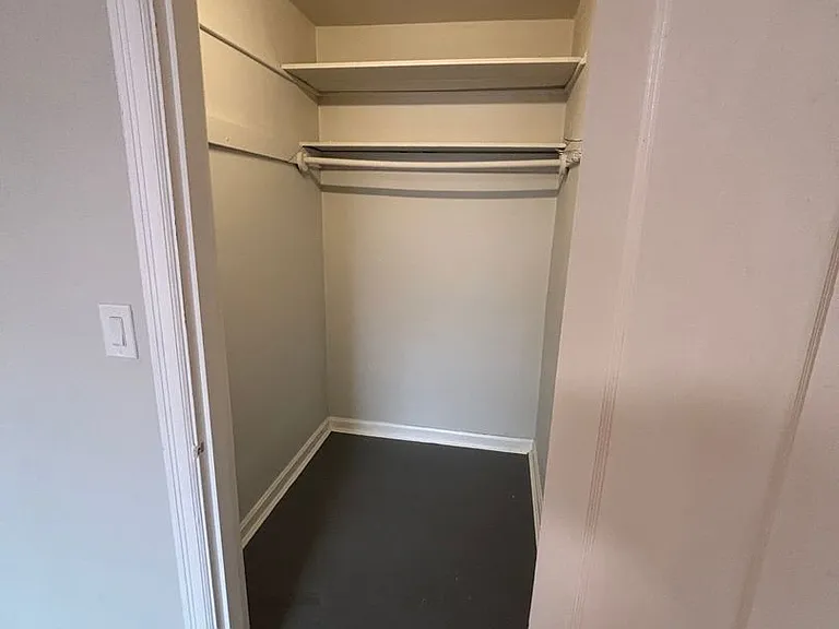 2521 Hackberry - Updated 1 Bedrooms Apts. in E Walnut Hills — Photo 19